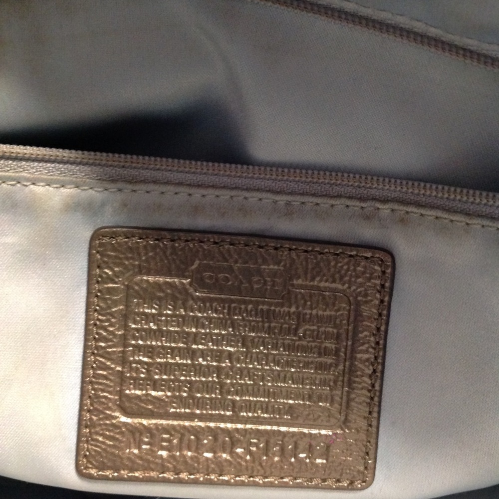 Gorgeous Stitched C Signature Stiped Tote Coach, metallilic gray-green, leather - Picture 5 of 6